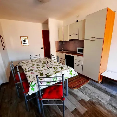 Di Apartment *